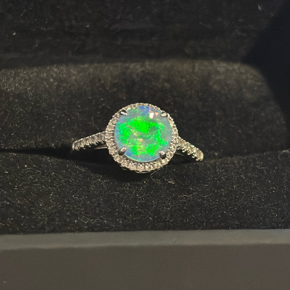 VERY RARE DIAMOND 💎 CUT FACETED BLUE OPAL and white sapphire ring. 925